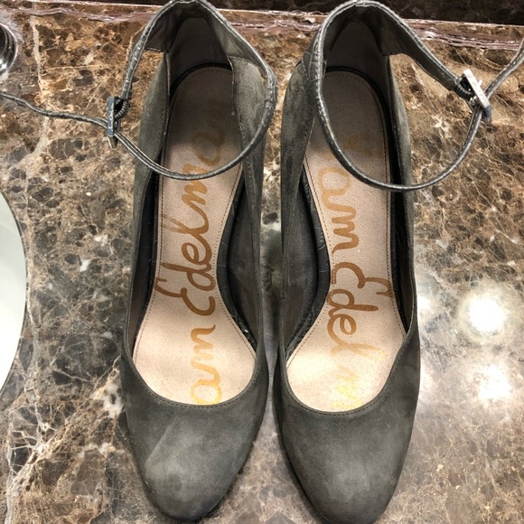 Heels - Picture 3 of 3